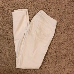White skinny jeans
